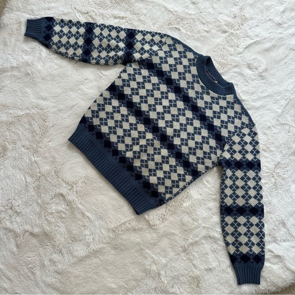 Vintage Oyster Bay white and blue wool sweater